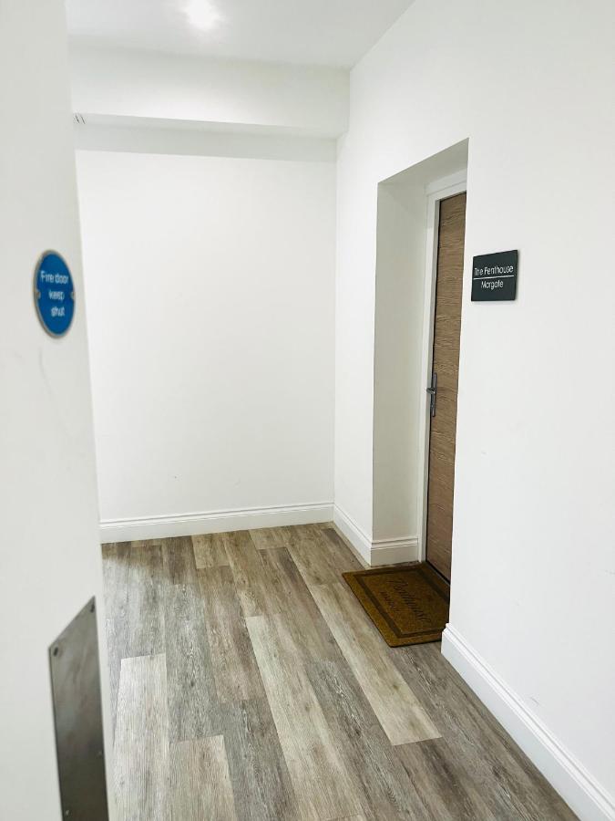 The Penthouse Margate, Balconies, Sea View, Gated Parking, Air Con! Apartment Luaran gambar